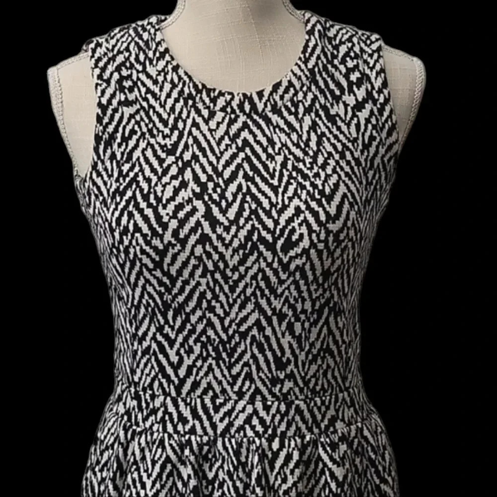 Hi-Line Dress - Picture 2 of 6